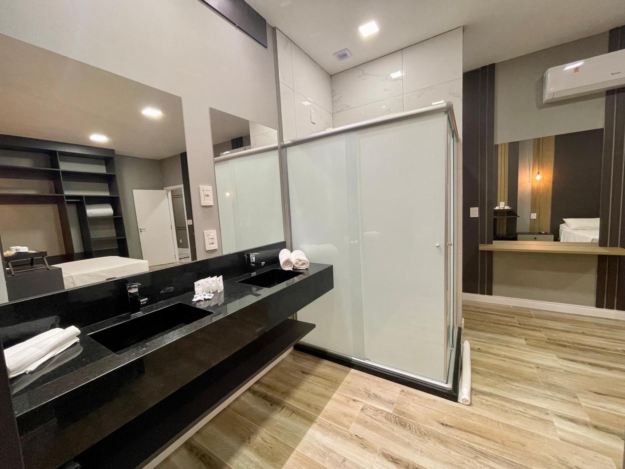 Eleganz Suites กรามาโด ภายนอก รูปภาพ